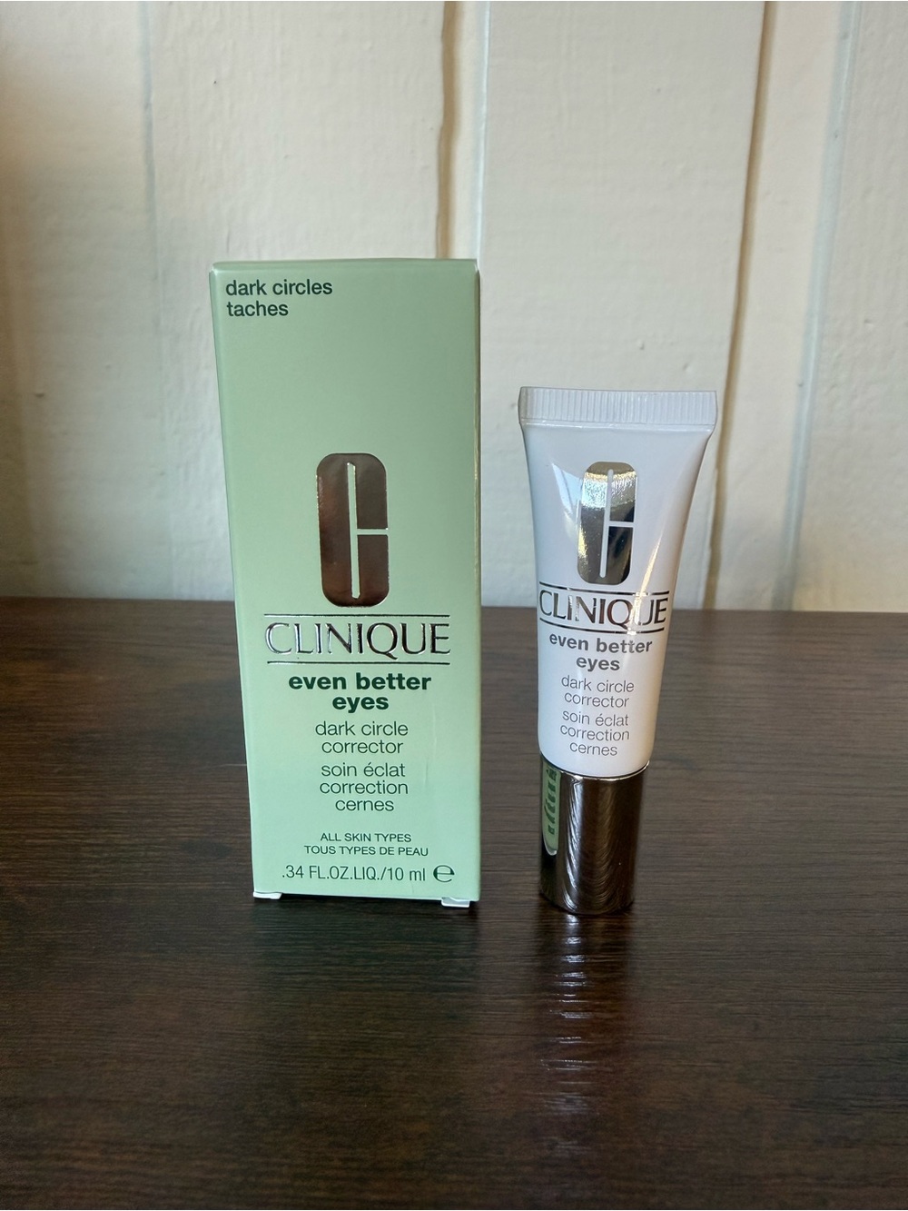 Clinique Even Better Eyes Dark Circle Corrector - Mint Green & White